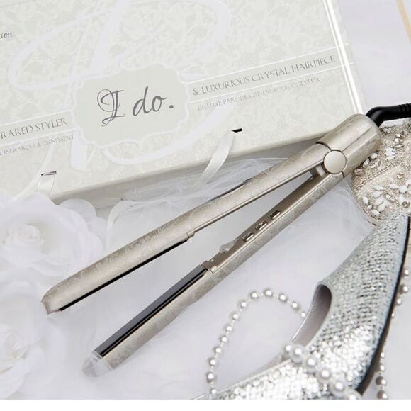 Aria Beauty Other - ARIA Beauty infrared hair straightener bridal edition NIB bridal
